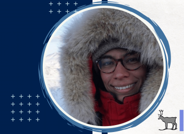 Selfie of the speaker of this seminar, Dr. Jackie Goordial. She is smiling towards the camera in front an arctic background.